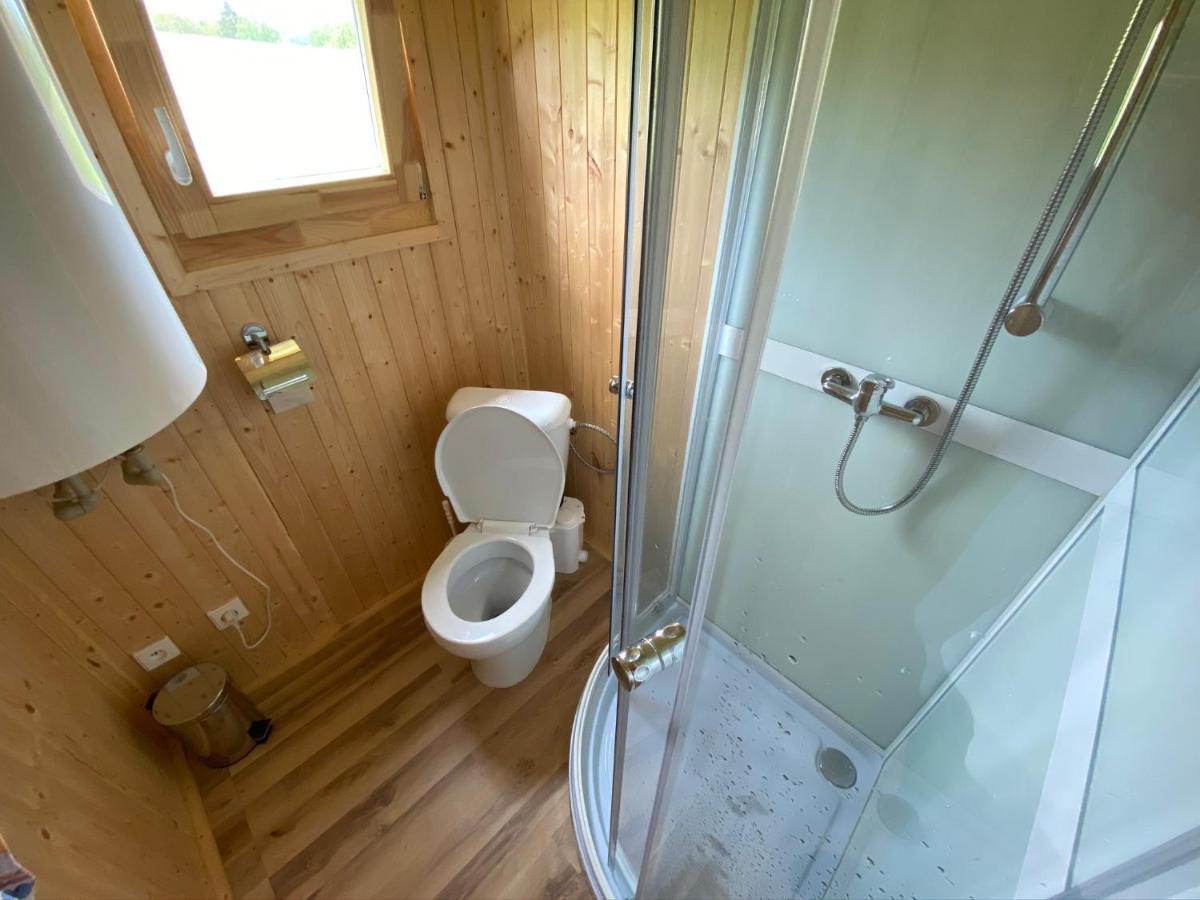 Maringotka Na Samote Na Kozi Farme Hotel Pobezovice ภายนอก รูปภาพ