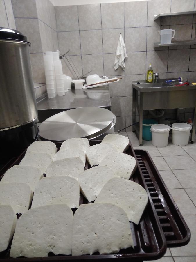 Maringotka Na Samote Na Kozi Farme Hotel Pobezovice ภายนอก รูปภาพ